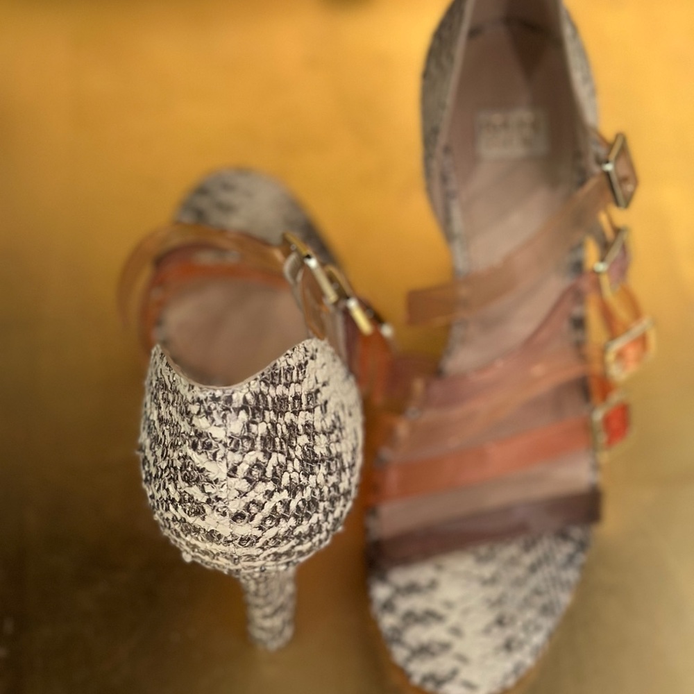 These Beautiful Designer Heels Perfect for any occasion ‼️ - Picture 3 of 3